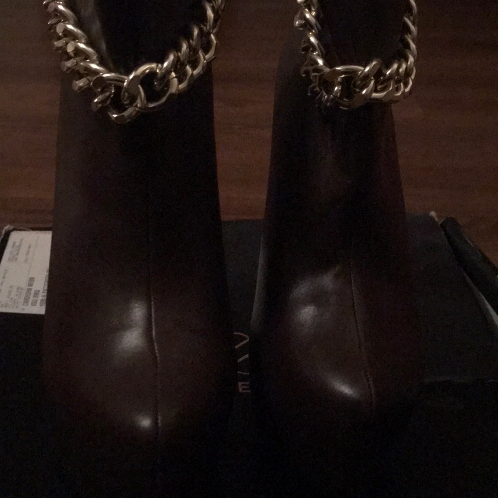 Dark brown bootie platform stiletto w/gold chain!